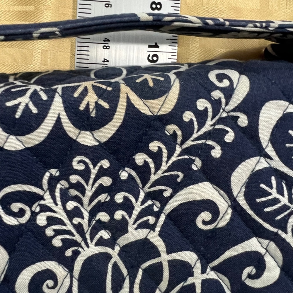 Vera Bradley Small Bag with handle & shoulder strap, Navy/White lots of pocket - Picture 8 of 9